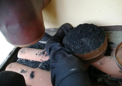 RESIDUI DI MOLTEPLICI INCENDI E DI NEGLIGENZA DI MANUTENZIONE