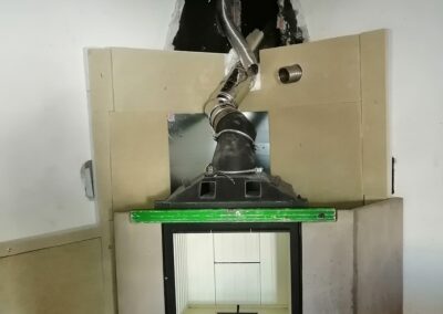 POSA CAMINETTO CON ACCUMULO E MATERIALI TERMORIFLETTENTI CON DOPPIO ISOLAMENTO E CONTROPARETE RADIANTE AL PIANO SUPERIORE