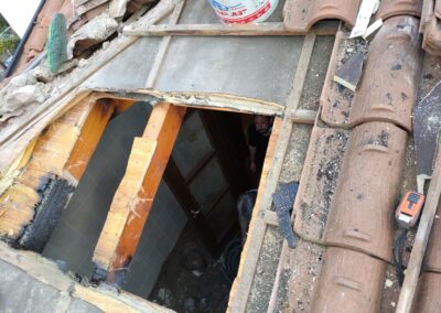 INIZIO LAVORI SU TETTO INCENDIATO DA ERRATA INSTALLAZIONE CANNA FUMARIA