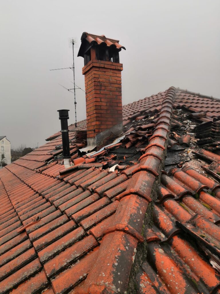 POST INCENDIO DI TETTO A CAUSA DI ERRATA INSTALLAZIONE CANNA FUMARIA
